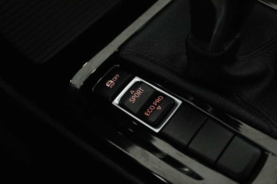 BMW X1 sDrive18i High Executive (SFEERVERLICHTING, NAVIGATIE, CRUISE CONTROL, DEALER ONDERHOUDEN)