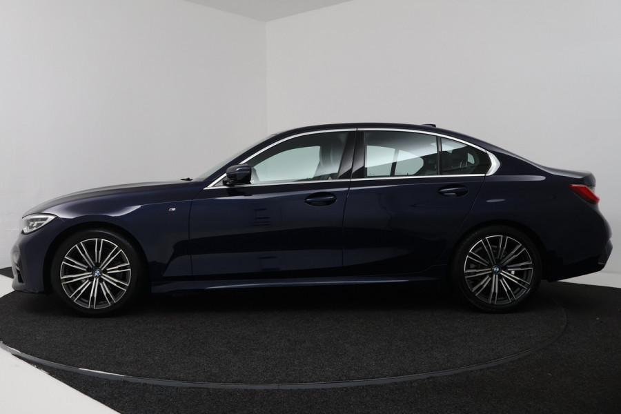 BMW 3-serie 320i High Executive M-sport(M-PAkKKET, CAMERA, STOELVERWARMING, SFEERVERLICHTING, DEALER ONDERHOUDEN)