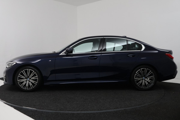 BMW 3-serie 320i High Executive M-sport(M-PAkKKET, CAMERA, STOELVERWARMING, SFEERVERLICHTING, DEALER ONDERHOUDEN)