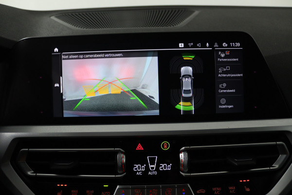 BMW 3-serie 320i High Executive M-sport(M-PAkKKET, CAMERA, STOELVERWARMING, SFEERVERLICHTING, DEALER ONDERHOUDEN)