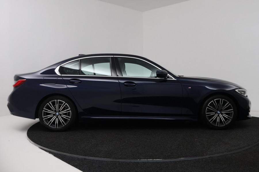 BMW 3-serie 320i High Executive M-sport(M-PAkKKET, CAMERA, STOELVERWARMING, SFEERVERLICHTING, DEALER ONDERHOUDEN)