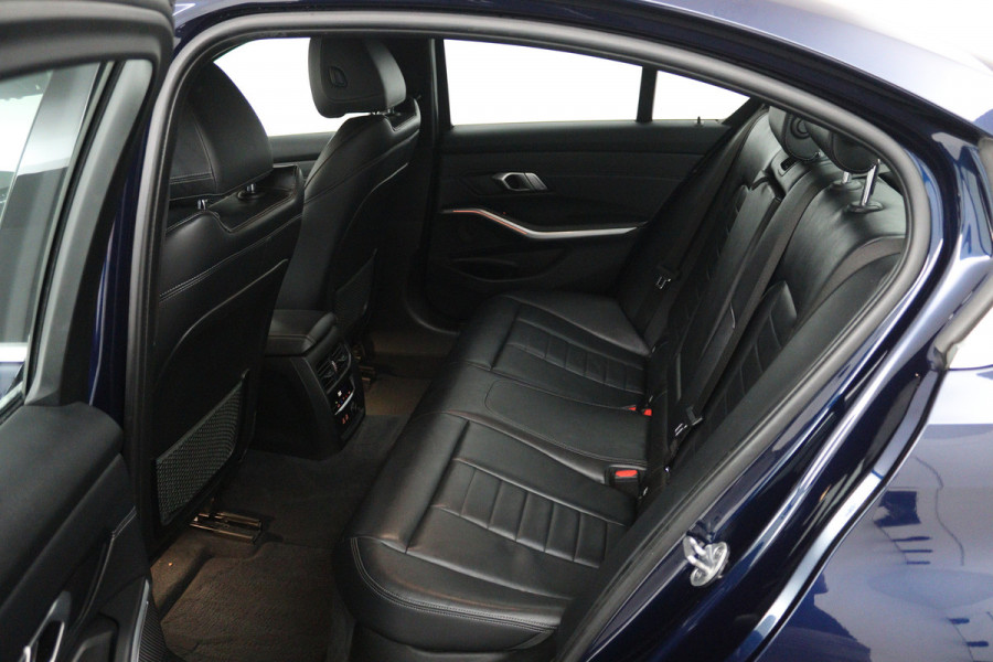 BMW 3-serie 320i High Executive M-sport(M-PAkKKET, CAMERA, STOELVERWARMING, SFEERVERLICHTING, DEALER ONDERHOUDEN)