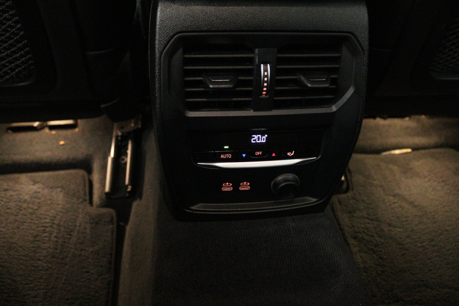 BMW 3-serie 320i High Executive M-sport(M-PAkKKET, CAMERA, STOELVERWARMING, SFEERVERLICHTING, DEALER ONDERHOUDEN)