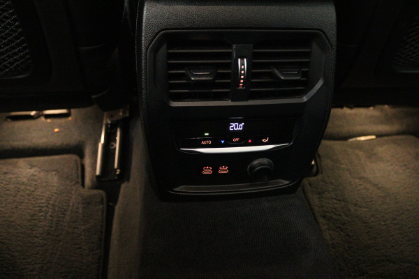 BMW 3-serie 320i High Executive M-sport(M-PAkKKET, CAMERA, STOELVERWARMING, SFEERVERLICHTING, DEALER ONDERHOUDEN)