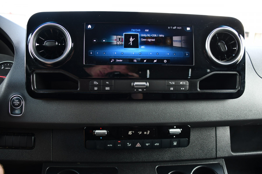 Mercedes-Benz Sprinter 319 1.9 CDI L2H2 AMG Black Edition Adaptieve Cruise, Carplay, 3500kg Trekhaak, Camera, LED, 190pk, 10,5'' Mbux, Sensoren, Leder, Standkachel. Automaat, Uniek!