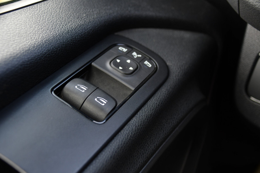 Mercedes-Benz Sprinter 319 1.9 CDI L2H2 RWD Black Edition 360 Camera, Cruise, LED, 3500kg Trekhaak, Carplay, Leder, 10,5'' Mbux, 190pk, Automaat, NAVI, Uniek!