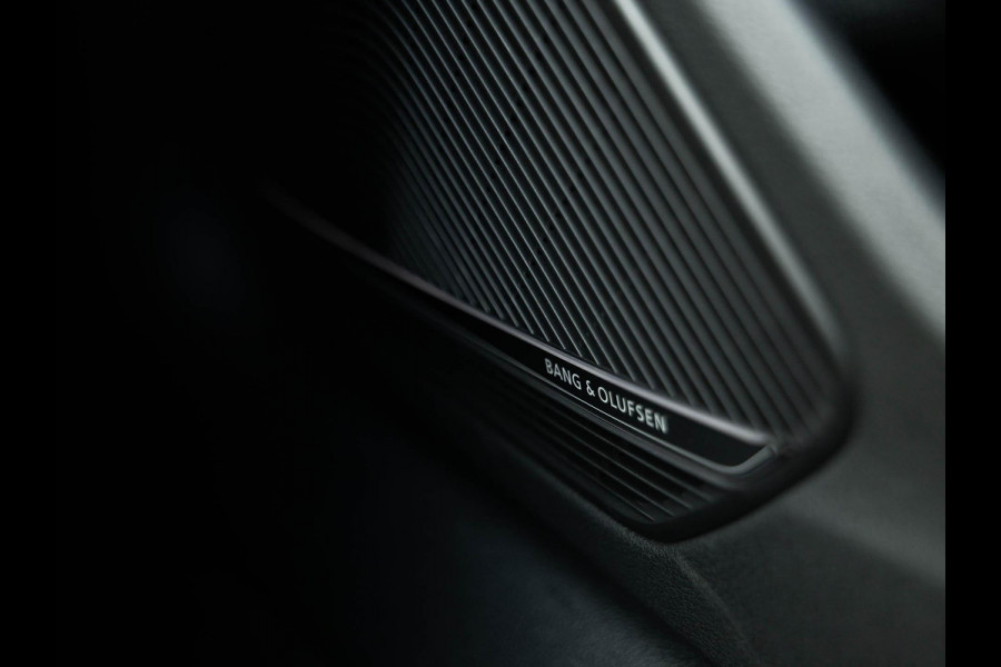 Audi A4 Avant 45 TFSI quattro edition one | B&O 3D Sound | Panorama dak | Matrix led | S Sports Seats | Head-up | Carbon inleg