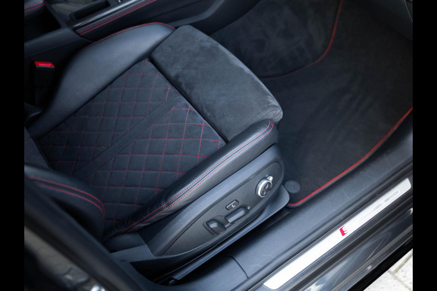 Audi A4 Avant 45 TFSI quattro edition one | B&O 3D Sound | Panorama dak | Matrix led | S Sports Seats | Head-up | Carbon inleg