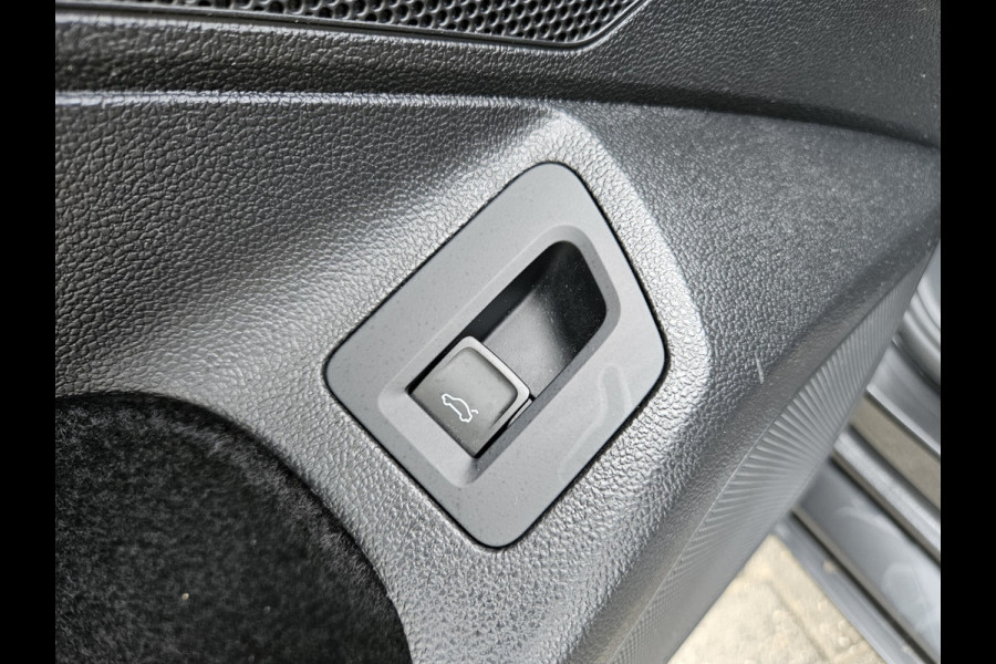 Volkswagen Passat Variant 1.5 TSI Highline Business R Trekhaak! Automaat! Camera! Carplay! Mooie/Nette Auto!