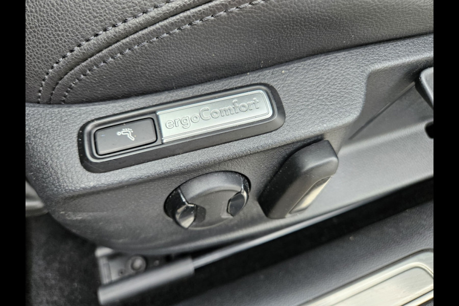 Volkswagen Passat Variant 1.5 TSI Highline Business R Trekhaak! Automaat! Camera! Carplay! Mooie/Nette Auto!