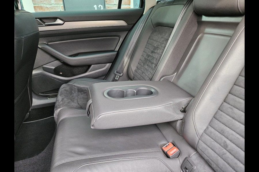 Volkswagen Passat Variant 1.5 TSI Highline Business R Trekhaak! Automaat! Camera! Carplay! Mooie/Nette Auto!