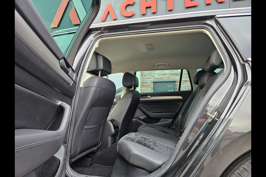 Volkswagen Passat Variant 1.5 TSI Highline Business R Trekhaak! Automaat! Camera! Carplay! Mooie/Nette Auto!