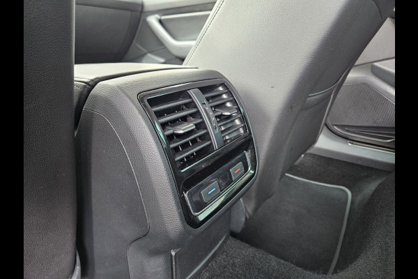 Volkswagen Passat Variant 1.5 TSI Highline Business R Trekhaak! Automaat! Camera! Carplay! Mooie/Nette Auto!