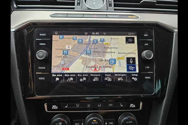 Volkswagen Passat Variant 1.5 TSI Highline Business R Trekhaak! Automaat! Camera! Carplay! Mooie/Nette Auto!