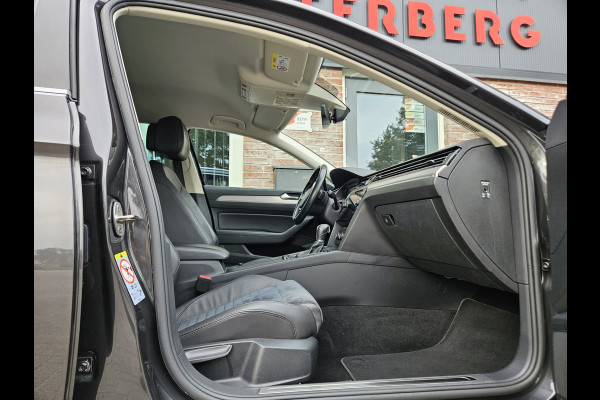 Volkswagen Passat Variant 1.5 TSI Highline Business R Trekhaak! Automaat! Camera! Carplay! Mooie/Nette Auto!