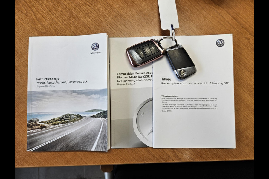Volkswagen Passat Variant 1.5 TSI Highline Business R Trekhaak! Automaat! Camera! Carplay! Mooie/Nette Auto!