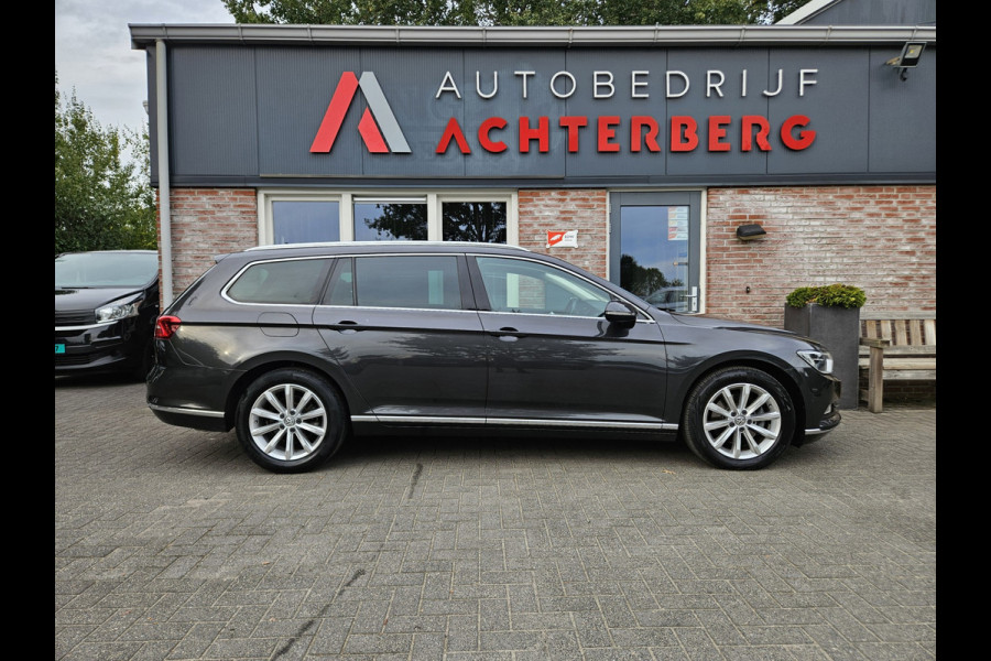 Volkswagen Passat Variant 1.5 TSI Highline Business R Trekhaak! Automaat! Camera! Carplay! Mooie/Nette Auto!