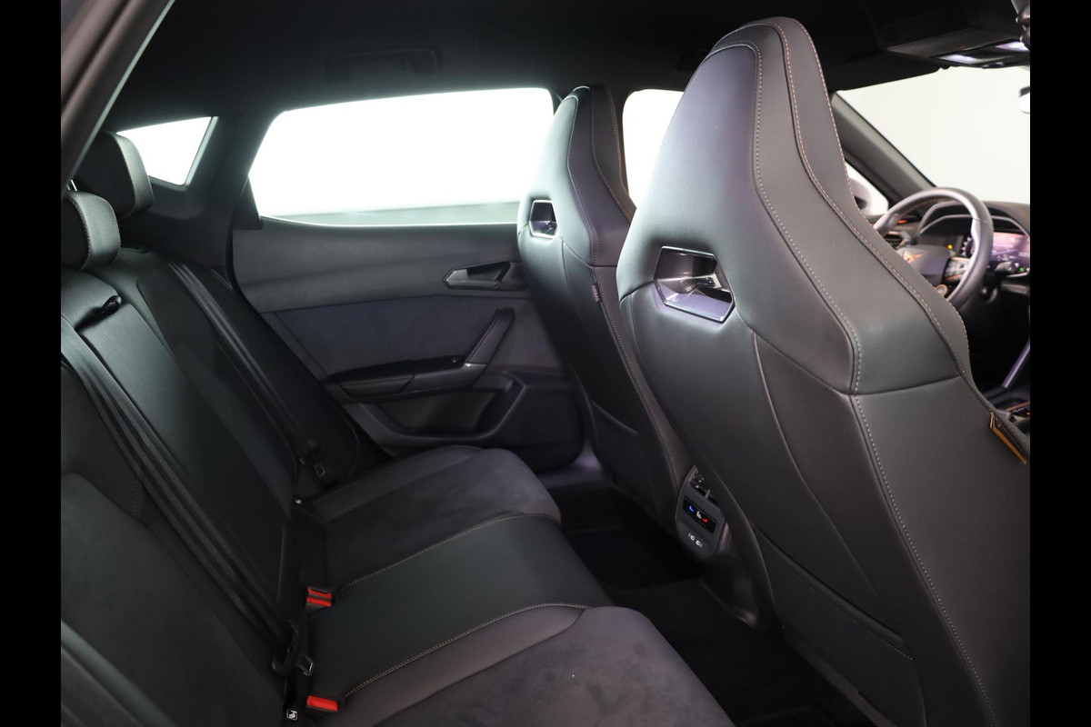 CUPRA Formentor FL Business 204pk Automaat (DSG) | Navigatie | Parkeersensoren (Park assist) | Rondomzicht camera | Adaptieve cruise control | Stoelverwarming | Apple carplay / Android auto | LED |