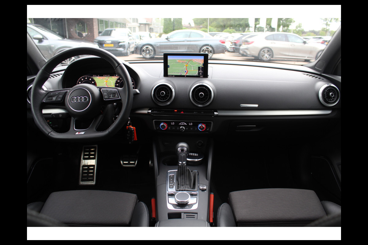 Audi A3 Limousine 1.5 TFSI CoD Sport S Line Edition / Virtual Cockpit / Navigatie / Parkeerhulp V+A / 19'' / Zwart optiek / Cruise Control / Stoelverwarming