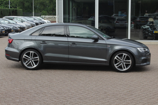 Audi A3 Limousine 1.5 TFSI CoD Sport S Line Edition / Virtual Cockpit / Navigatie / Parkeerhulp V+A / 19'' / Zwart optiek / Cruise Control / Stoelverwarming