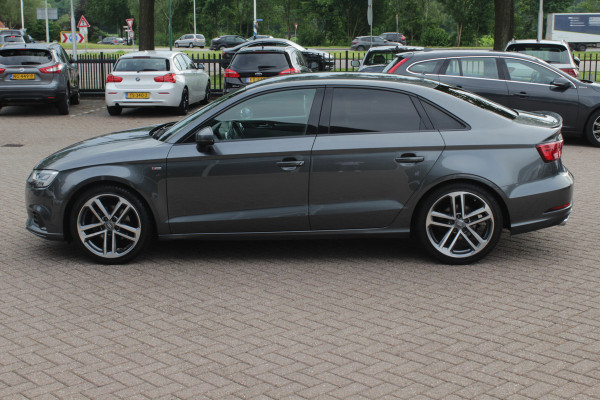 Audi A3 Limousine 1.5 TFSI CoD Sport S Line Edition / Virtual Cockpit / Navigatie / Parkeerhulp V+A / 19'' / Zwart optiek / Cruise Control / Stoelverwarming