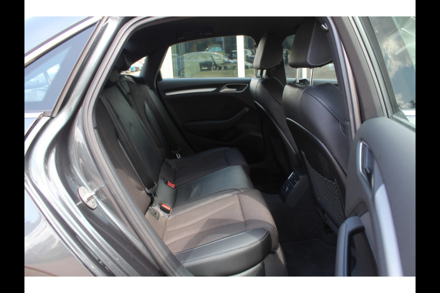 Audi A3 Limousine 1.5 TFSI CoD Sport S Line Edition / Virtual Cockpit / Navigatie / Parkeerhulp V+A / 19'' / Zwart optiek / Cruise Control / Stoelverwarming