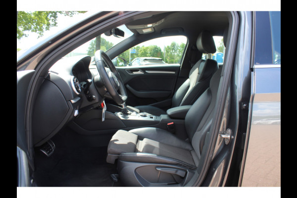Audi A3 Limousine 1.5 TFSI CoD Sport S Line Edition / Virtual Cockpit / Navigatie / Parkeerhulp V+A / 19'' / Zwart optiek / Cruise Control / Stoelverwarming