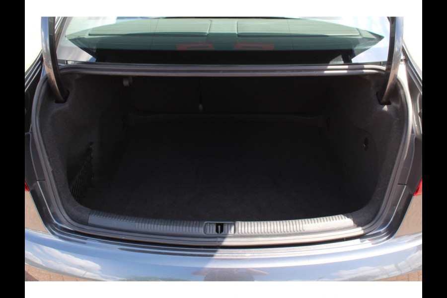 Audi A3 Limousine 1.5 TFSI CoD Sport S Line Edition / Virtual Cockpit / Navigatie / Parkeerhulp V+A / 19'' / Zwart optiek / Cruise Control / Stoelverwarming