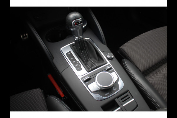 Audi A3 Limousine 1.5 TFSI CoD Sport S Line Edition / Virtual Cockpit / Navigatie / Parkeerhulp V+A / 19'' / Zwart optiek / Cruise Control / Stoelverwarming