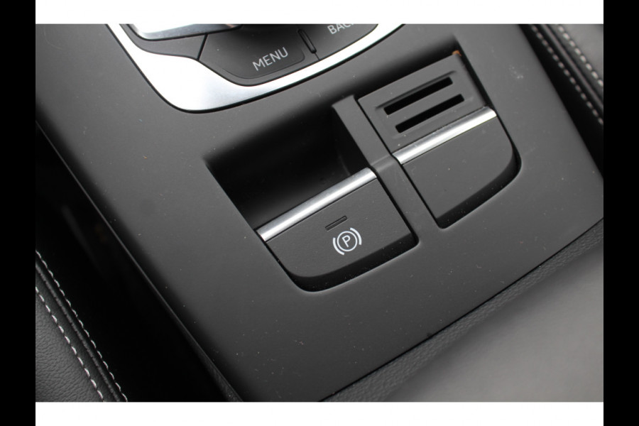 Audi A3 Limousine 1.5 TFSI CoD Sport S Line Edition / Virtual Cockpit / Navigatie / Parkeerhulp V+A / 19'' / Zwart optiek / Cruise Control / Stoelverwarming