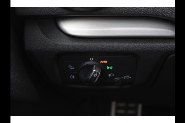 Audi A3 Limousine 1.5 TFSI CoD Sport S Line Edition / Virtual Cockpit / Navigatie / Parkeerhulp V+A / 19'' / Zwart optiek / Cruise Control / Stoelverwarming