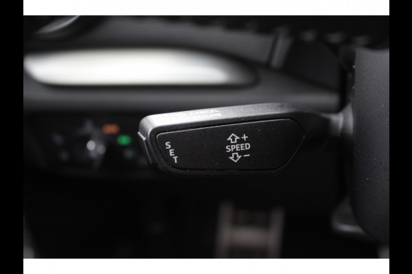 Audi A3 Limousine 1.5 TFSI CoD Sport S Line Edition / Virtual Cockpit / Navigatie / Parkeerhulp V+A / 19'' / Zwart optiek / Cruise Control / Stoelverwarming