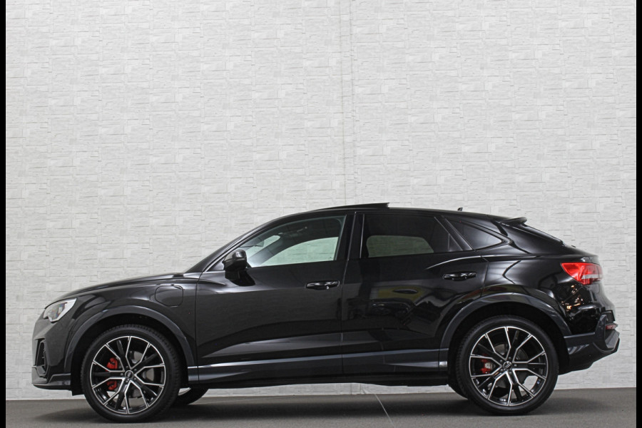 Audi Q3 Sportback 45 TFSI e S-Line | Panorama | ACC | Trekhaak | Carplay | Camera | Black-Optic | Sportstoelen | Stoelverwarming | Navi | MMi+ | Zwarte Hemel | Virtual-Cockpit | Lane Assist | Dodehoek | Getint Glas | Climate Control | Standkachel |