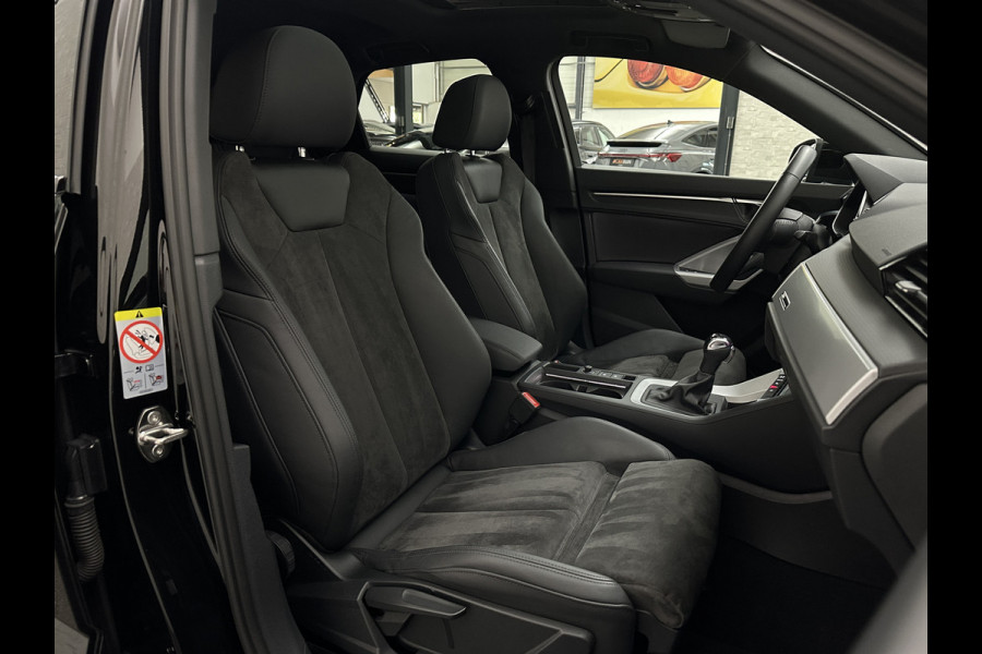 Audi Q3 Sportback 45 TFSI e S-Line | Panorama | ACC | Trekhaak | Carplay | Camera | Black-Optic | Sportstoelen | Stoelverwarming | Navi | MMi+ | Zwarte Hemel | Virtual-Cockpit | Lane Assist | Dodehoek | Getint Glas | Climate Control | Standkachel |