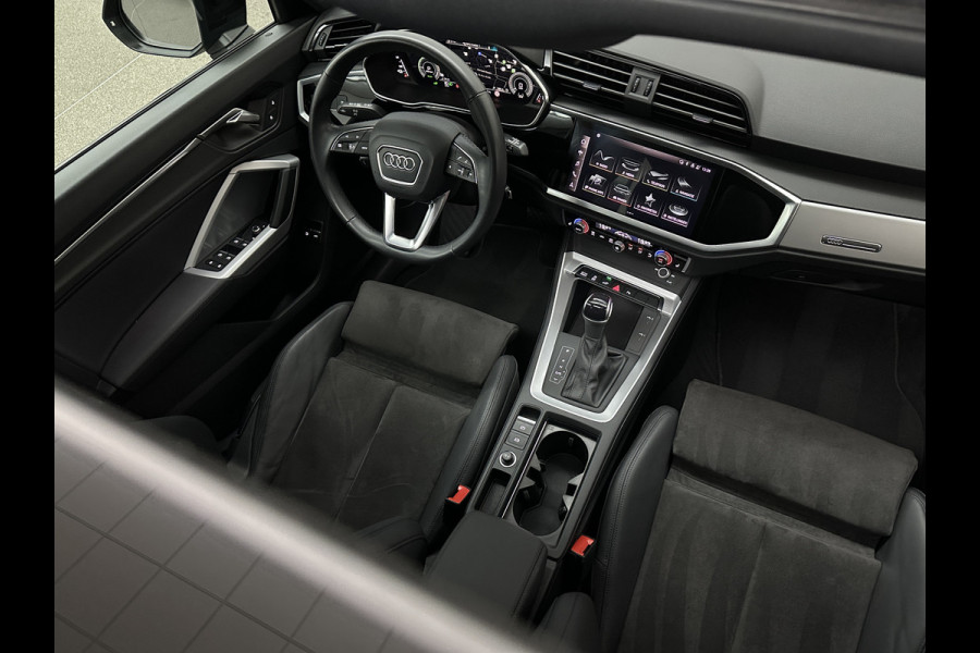Audi Q3 Sportback 45 TFSI e S-Line | Panorama | ACC | Trekhaak | Carplay | Camera | Black-Optic | Sportstoelen | Stoelverwarming | Navi | MMi+ | Zwarte Hemel | Virtual-Cockpit | Lane Assist | Dodehoek | Getint Glas | Climate Control | Standkachel |