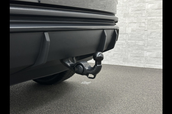 Audi Q3 Sportback 45 TFSI e S-Line | Panorama | ACC | Trekhaak | Carplay | Camera | Black-Optic | Sportstoelen | Stoelverwarming | Navi | MMi+ | Zwarte Hemel | Virtual-Cockpit | Lane Assist | Dodehoek | Getint Glas | Climate Control | Standkachel |