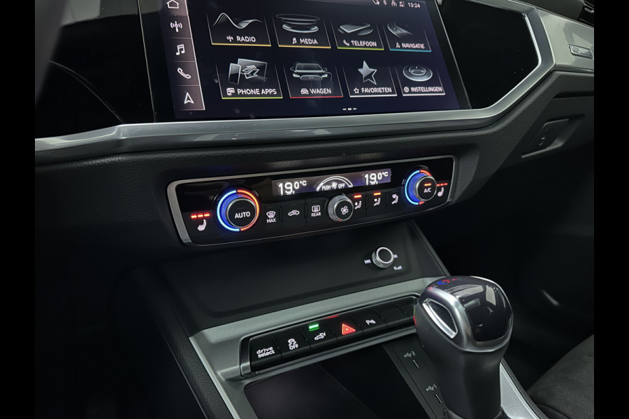 Audi Q3 Sportback 45 TFSI e S-Line | Panorama | ACC | Trekhaak | Carplay | Camera | Black-Optic | Sportstoelen | Stoelverwarming | Navi | MMi+ | Zwarte Hemel | Virtual-Cockpit | Lane Assist | Dodehoek | Getint Glas | Climate Control | Standkachel |