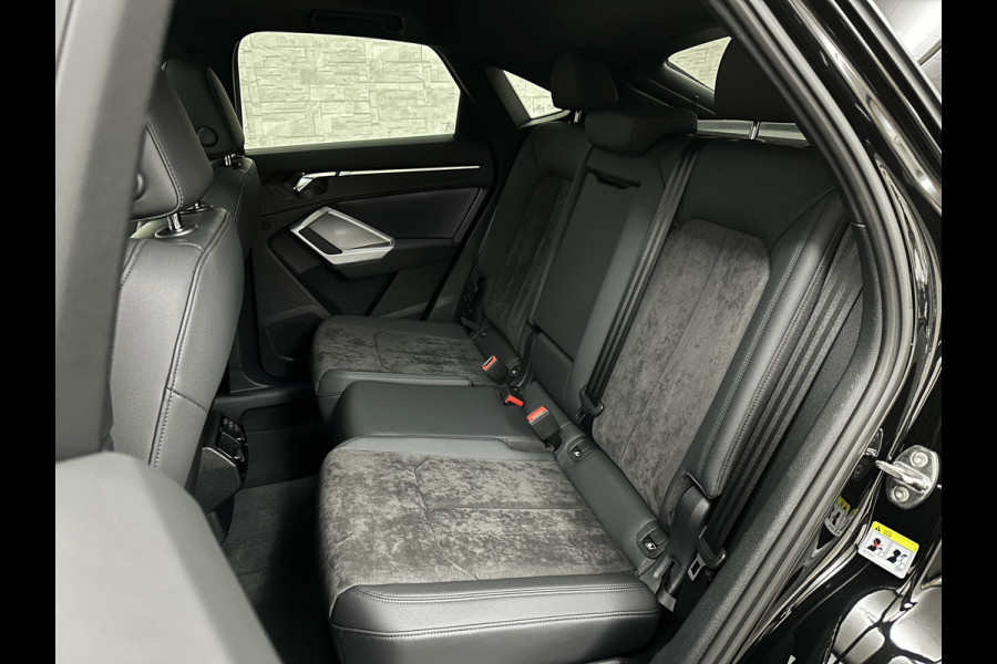 Audi Q3 Sportback 45 TFSI e S-Line | Panorama | ACC | Trekhaak | Carplay | Camera | Black-Optic | Sportstoelen | Stoelverwarming | Navi | MMi+ | Zwarte Hemel | Virtual-Cockpit | Lane Assist | Dodehoek | Getint Glas | Climate Control | Standkachel |