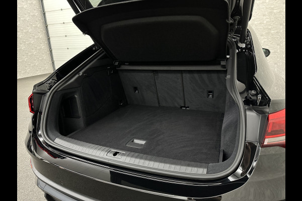 Audi Q3 Sportback 45 TFSI e S-Line | Panorama | ACC | Trekhaak | Carplay | Camera | Black-Optic | Sportstoelen | Stoelverwarming | Navi | MMi+ | Zwarte Hemel | Virtual-Cockpit | Lane Assist | Dodehoek | Getint Glas | Climate Control | Standkachel |