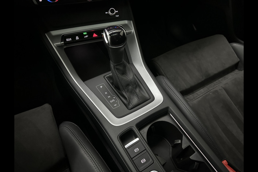 Audi Q3 Sportback 45 TFSI e S-Line | Panorama | ACC | Trekhaak | Carplay | Camera | Black-Optic | Sportstoelen | Stoelverwarming | Navi | MMi+ | Zwarte Hemel | Virtual-Cockpit | Lane Assist | Dodehoek | Getint Glas | Climate Control | Standkachel |