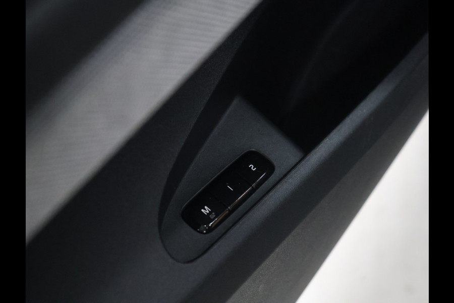 Polestar 2 Standard Range Single Motor 63kWh [APPLE CARPLAY, ANDROID, CRUISE CONTROL, DIGITAL DASH, MEMORY SEATS, STOELVERWARMING, CAMERA, PDC V+A, ELEKTRISCHE ACHTERKLEP, CLIMATE CONTROL, BLUETOOTH, NIEUWSTAAT]