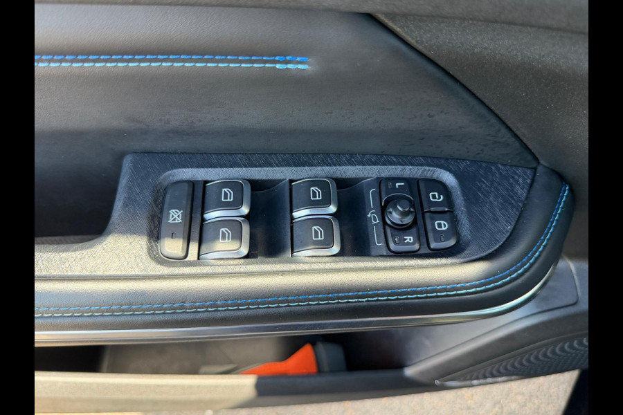Lynk & Co 01 1.5 / Full Black / Plug-in Hybrid / Panorama / Inruil Mog.