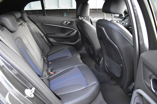 BMW 1-serie 118i Aut. M-Sport | Trekhaak | HiFi | Camera | Virtual | Sfeer | NL Auto |