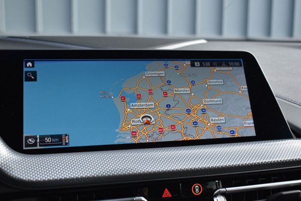 BMW 1-serie 118i Aut. M-Sport | Trekhaak | HiFi | Camera | Virtual | Sfeer | NL Auto |