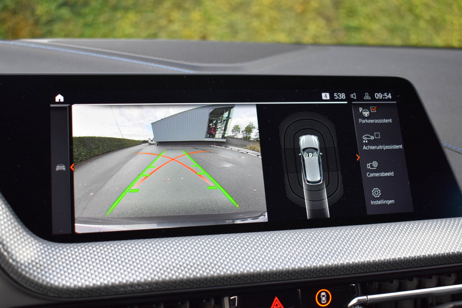 BMW 1-serie 118i Aut. M-Sport | Trekhaak | HiFi | Camera | Virtual | Sfeer | NL Auto |