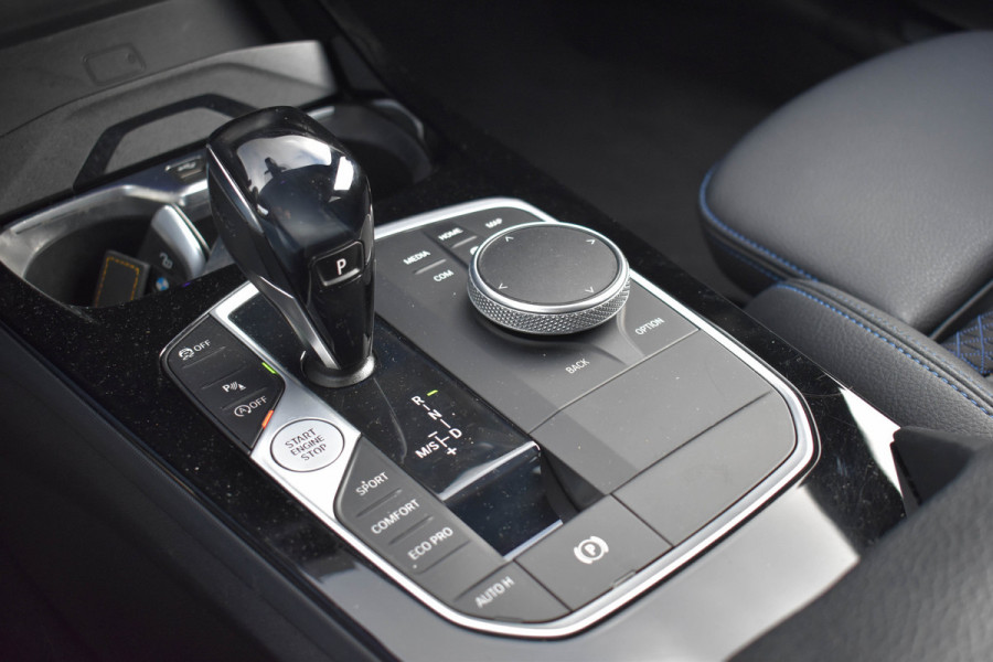 BMW 1-serie 118i Aut. M-Sport | Trekhaak | HiFi | Camera | Virtual | Sfeer | NL Auto |