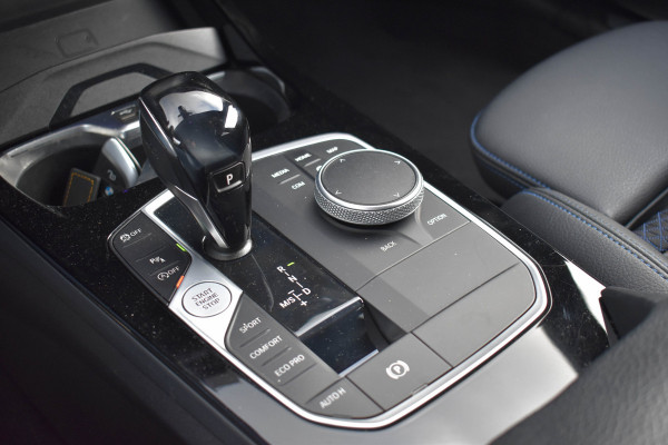 BMW 1-serie 118i Aut. M-Sport | Trekhaak | HiFi | Camera | Virtual | Sfeer | NL Auto |