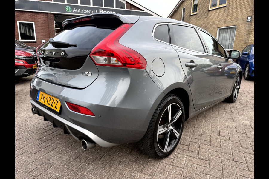 Volvo V40 1.5 T3 Polar+ Sport R-Design Panoramadak, Camera, 17''Lmv