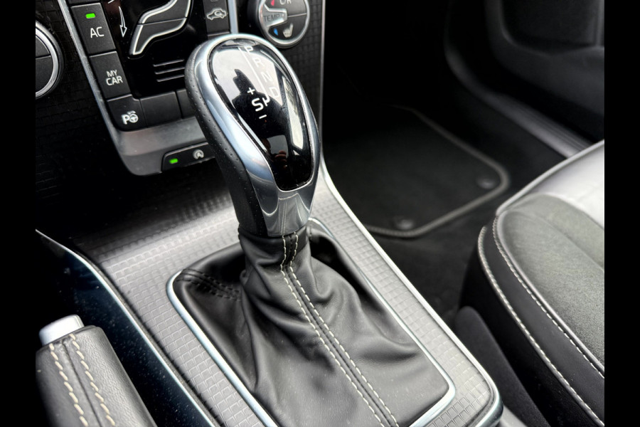 Volvo V40 1.5 T3 Polar+ Sport R-Design Panoramadak, Camera, 17''Lmv
