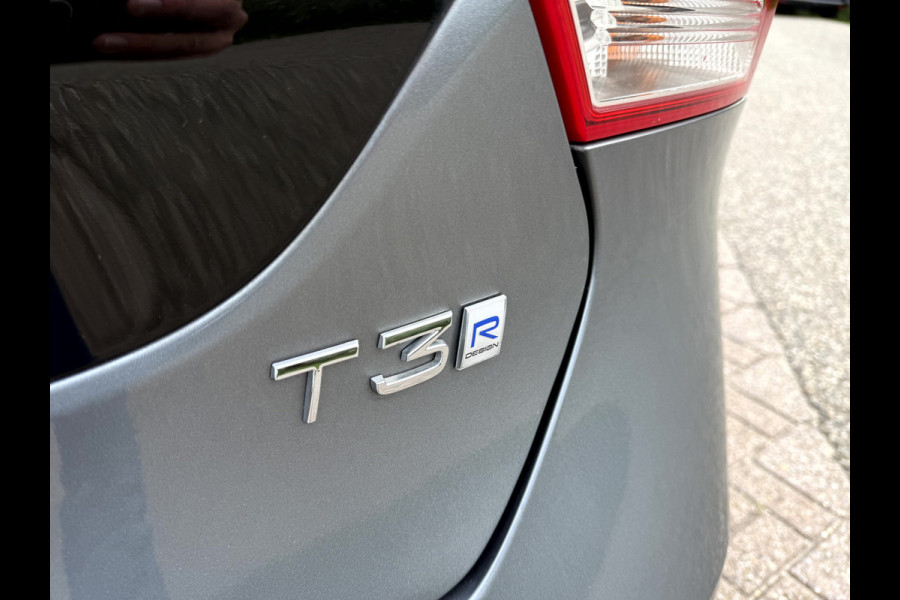 Volvo V40 1.5 T3 Polar+ Sport R-Design Panoramadak, Camera, 17''Lmv